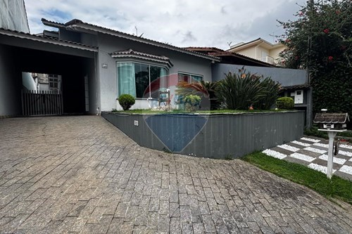 Casa para locação no condomínio Aruã