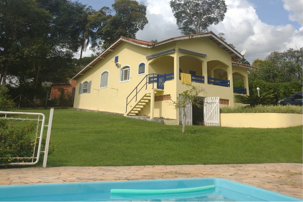 Chácara à Venda em Salto de Pirapora - 3 Quartos, Piscina | REMAX