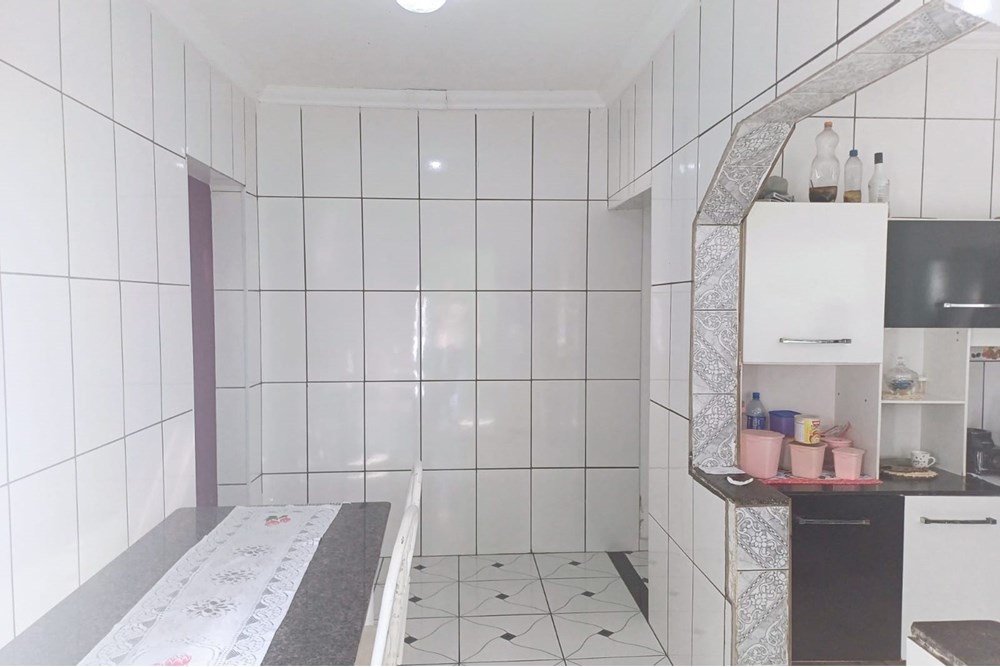 Casa à venda com 2 quartos, 170m² - Foto 2