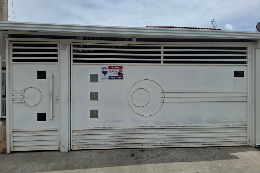 Casa à venda com 2 quartos, 149m² - Foto 2