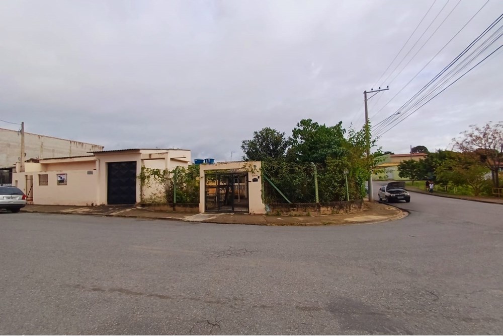 Casa à venda com 3 quartos, 307m² - Foto 1