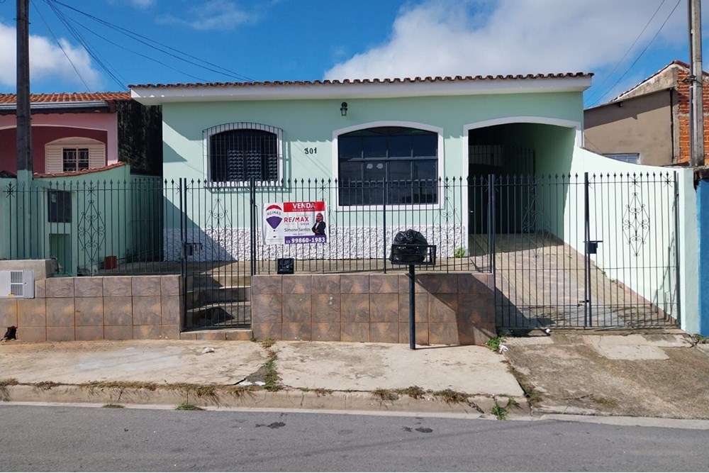 Casa à venda com 3 quartos, 171m² - Foto 1