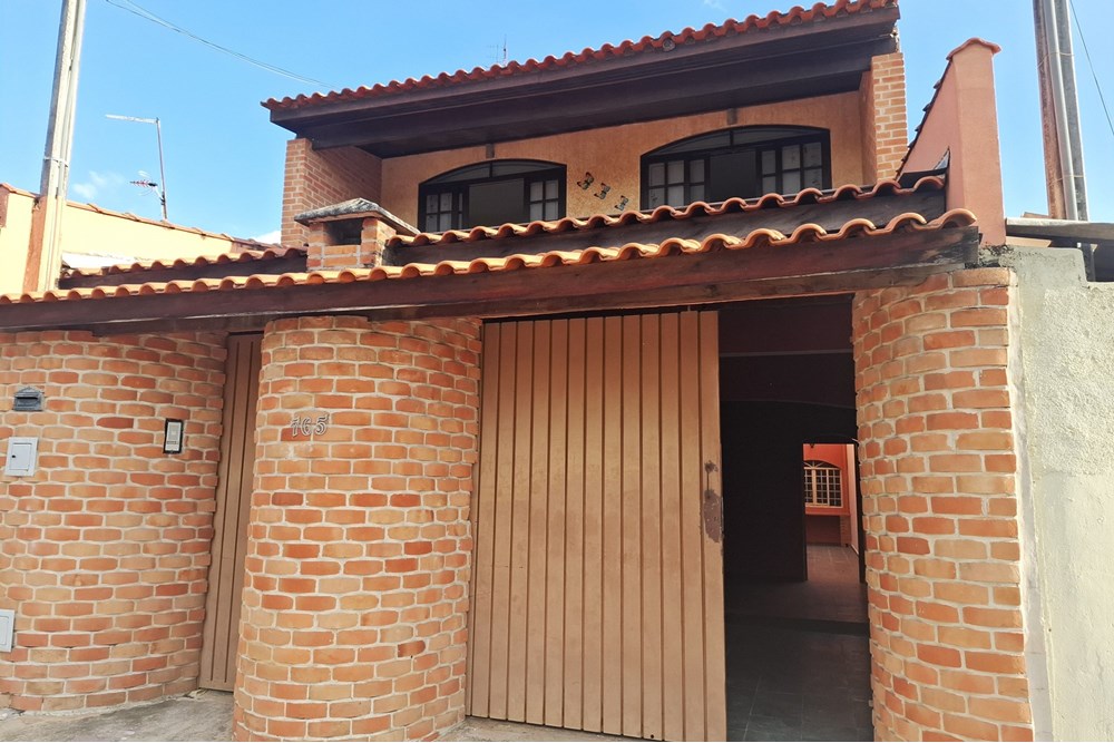 Casa à venda com 4 quartos, 173m² - Foto 1