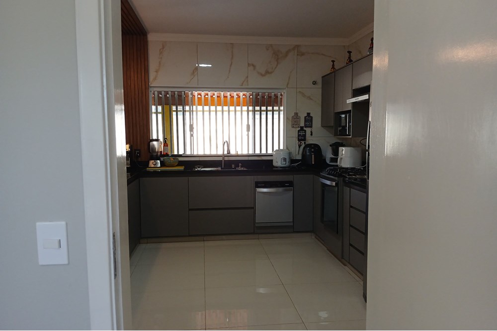 Chácara à venda com 4 quartos, 250m² - Foto 12