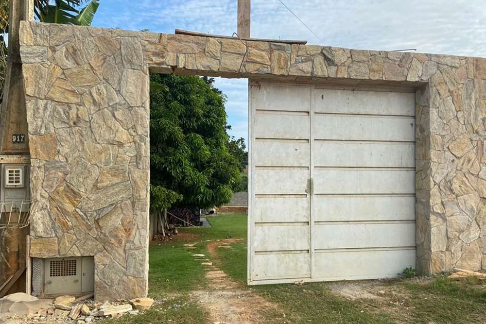 Chácara à venda com 4 quartos, 218m² - Foto 2