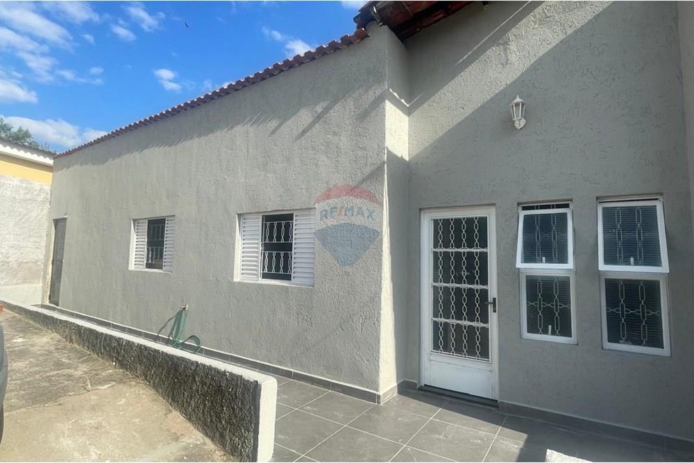 Casa para alugar com 2 quartos, 200m² - Foto 1