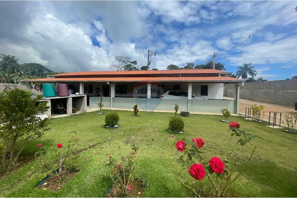 Chácara à venda com 3 quartos, 200m² - Foto 1