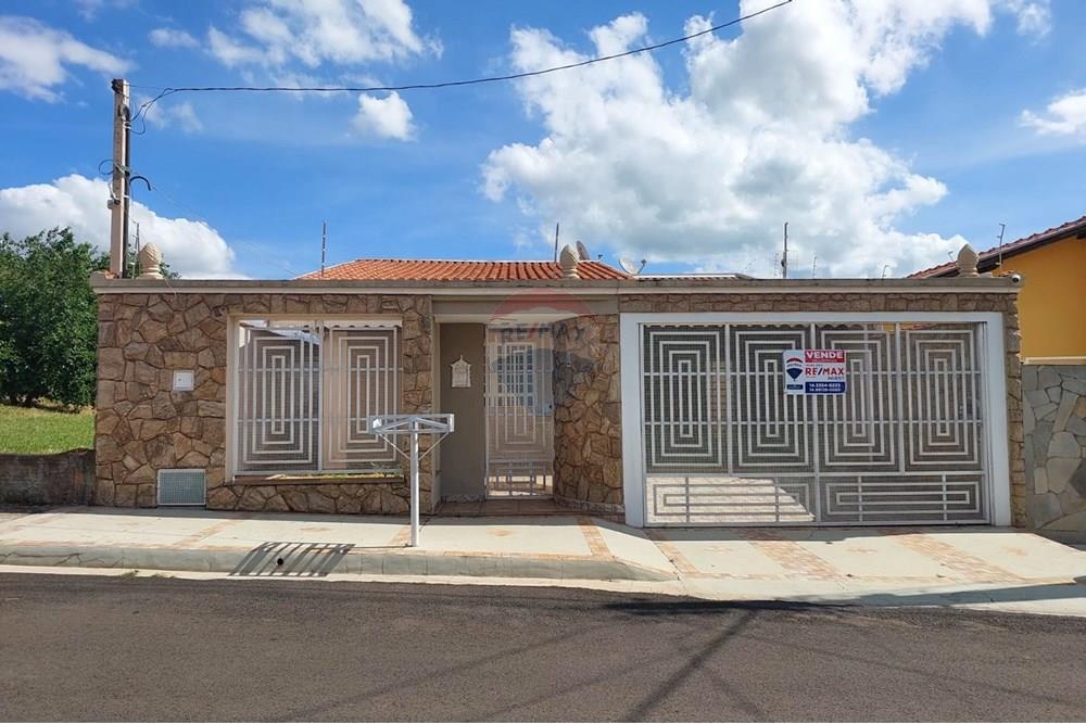 Casa - Venda - Botucatu , São Paulo - frente da casa com portao.jpeg - 630111087-3
