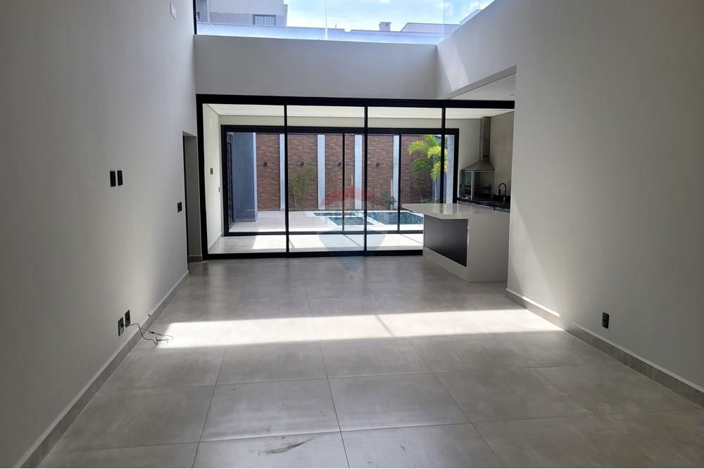 Casa de Condomínio para alugar com 4 quartos, 265m² - Foto 3
