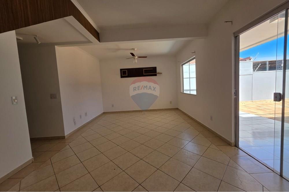 Casa - Alugar - Botucatu , São Paulo - WhatsApp Image 2026-03-24 at 14.49.45 (1).jpeg - 630111111-10