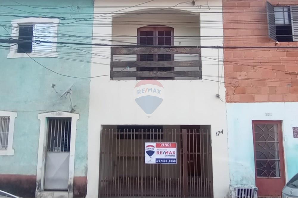 Casa à venda com 2 quartos, 156m² - Foto 2