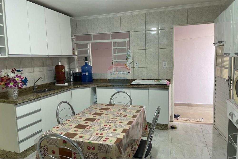 Casa à venda com 2 quartos, 160m² - Foto 9