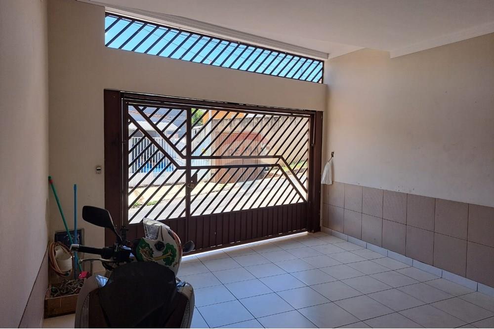 Casa à venda com 2 quartos, 150m² - Foto 2