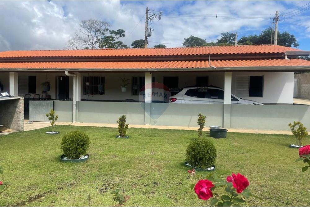Chácara à venda com 3 quartos, 200m² - Foto 2