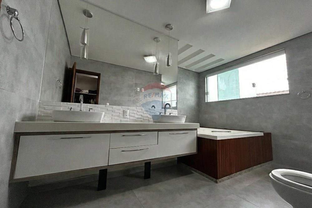 Casa - Venda - Nova Friburgo , Rio de Janeiro - banheiro do casal(1).jpeg - 630551023-488