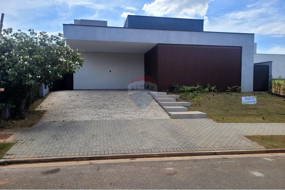 Casa de Condomínio para alugar com 4 quartos, 265m² - Foto 1