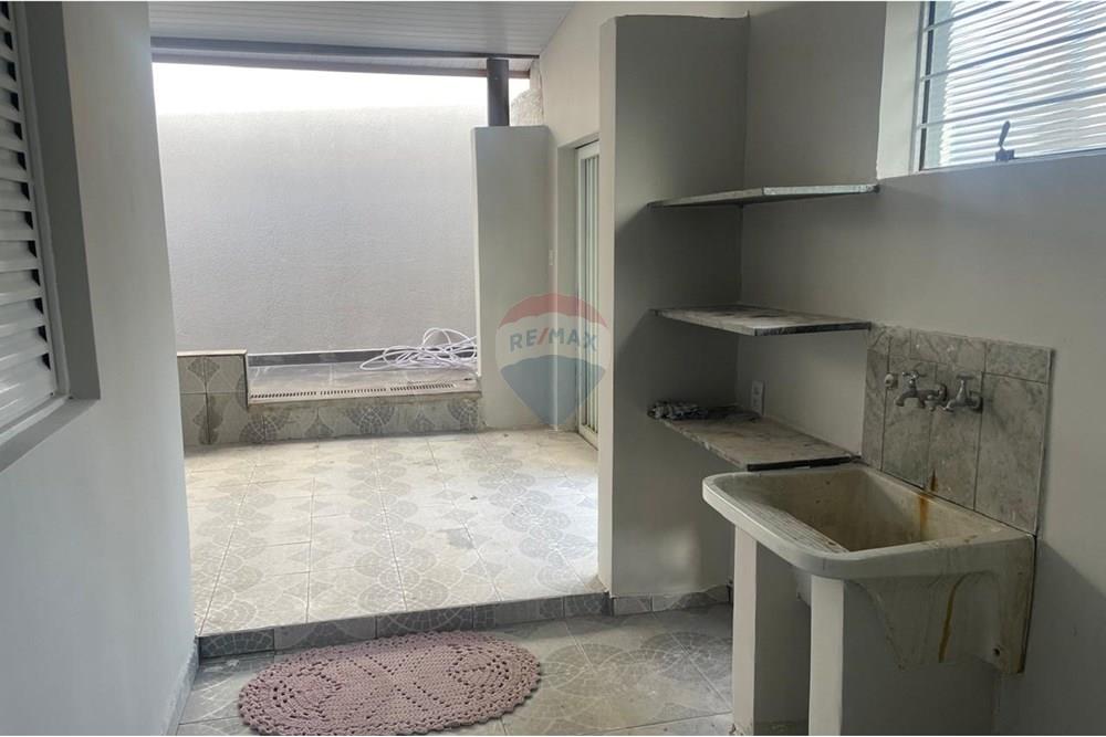Casa para alugar com 2 quartos, 200m² - Foto 18