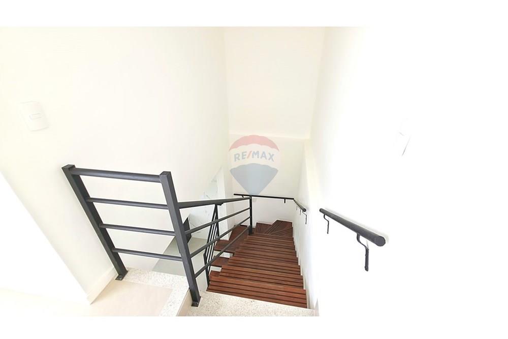 Cobertura - Venda - Cabo Frio , Rio de Janeiro - 017 - Escada de acesso ao segundo pavimento.jpg - 631551046-1