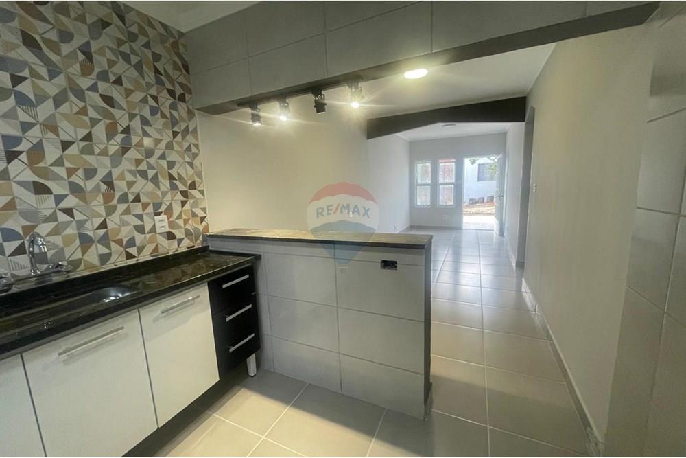 Casa para alugar com 2 quartos, 200m² - Foto 9
