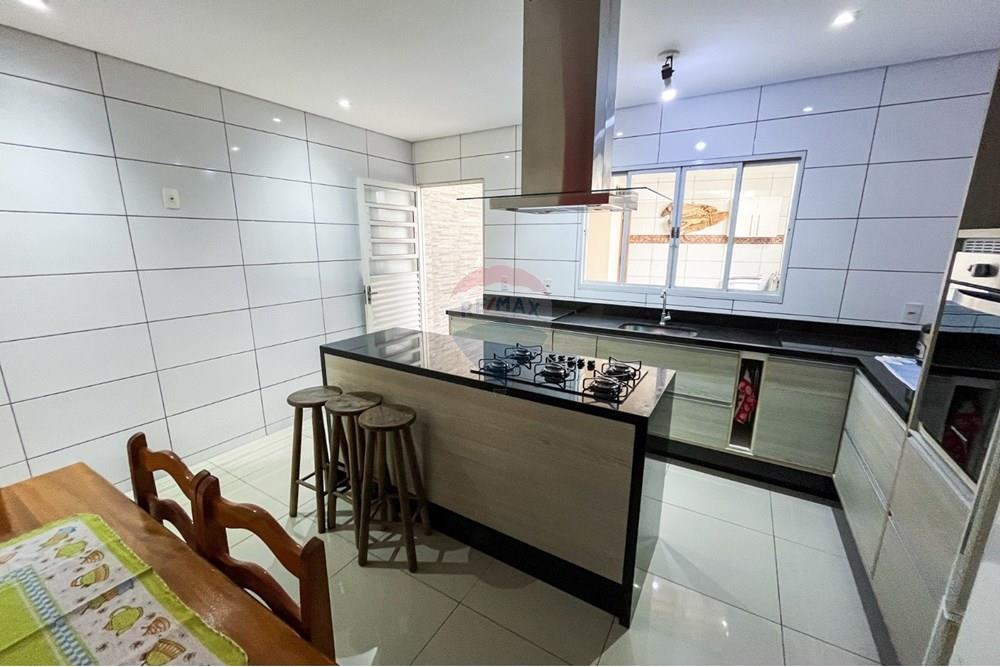 Casa à venda com 2 quartos, 150m² - Foto 11