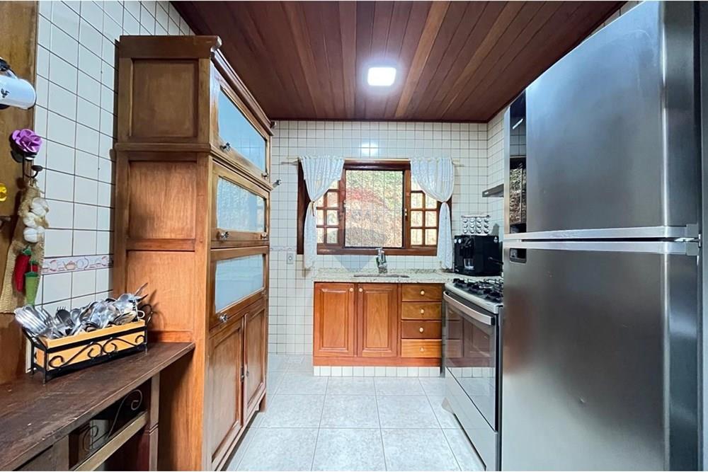 Casa de Condomínio - Venda - Teresópolis , Rio de Janeiro - WhatsApp Image 2025-10-19 at 19.13.57 (2).jpeg - Cozinha - 630191059-40