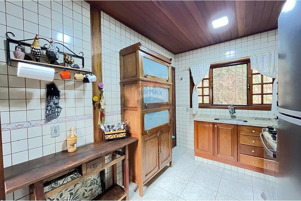 Casa de Condomínio - Venda - Teresópolis , Rio de Janeiro - WhatsApp Image 2025-10-19 at 19.42.54 (5).jpeg - Cozinha - 630191059-40