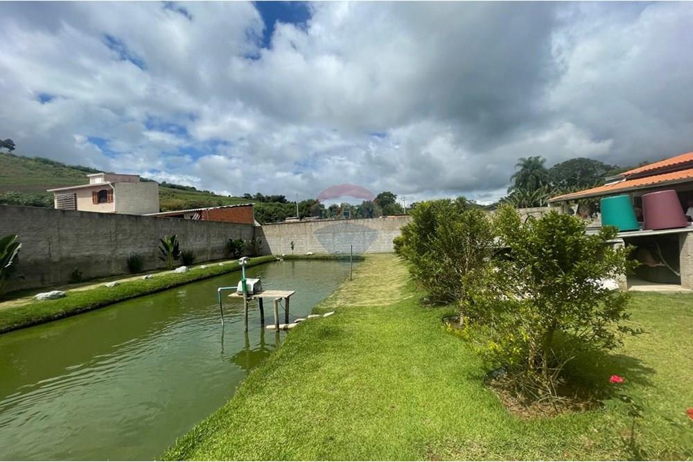 Chácara à venda com 3 quartos, 200m² - Foto 8