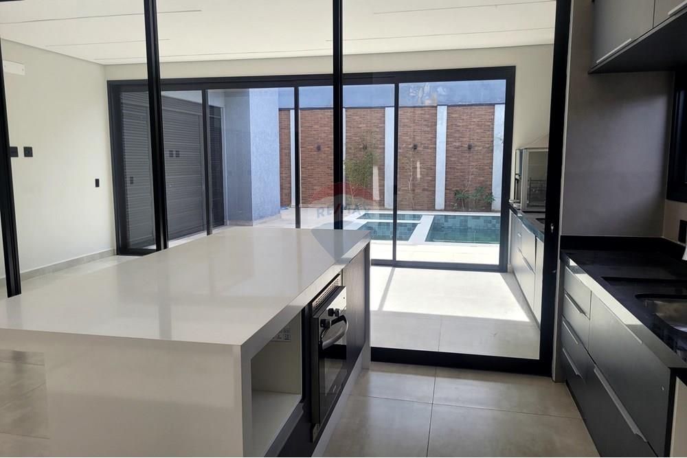 Casa de Condomínio para alugar com 4 quartos, 265m² - Foto 8