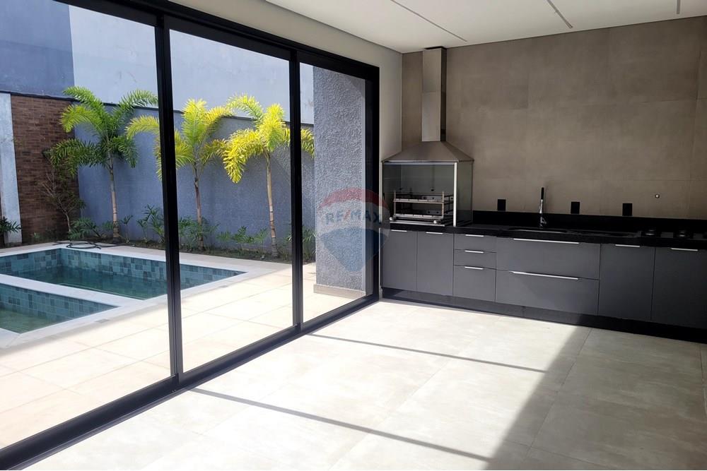 Casa de Condomínio para alugar com 4 quartos, 265m² - Foto 29