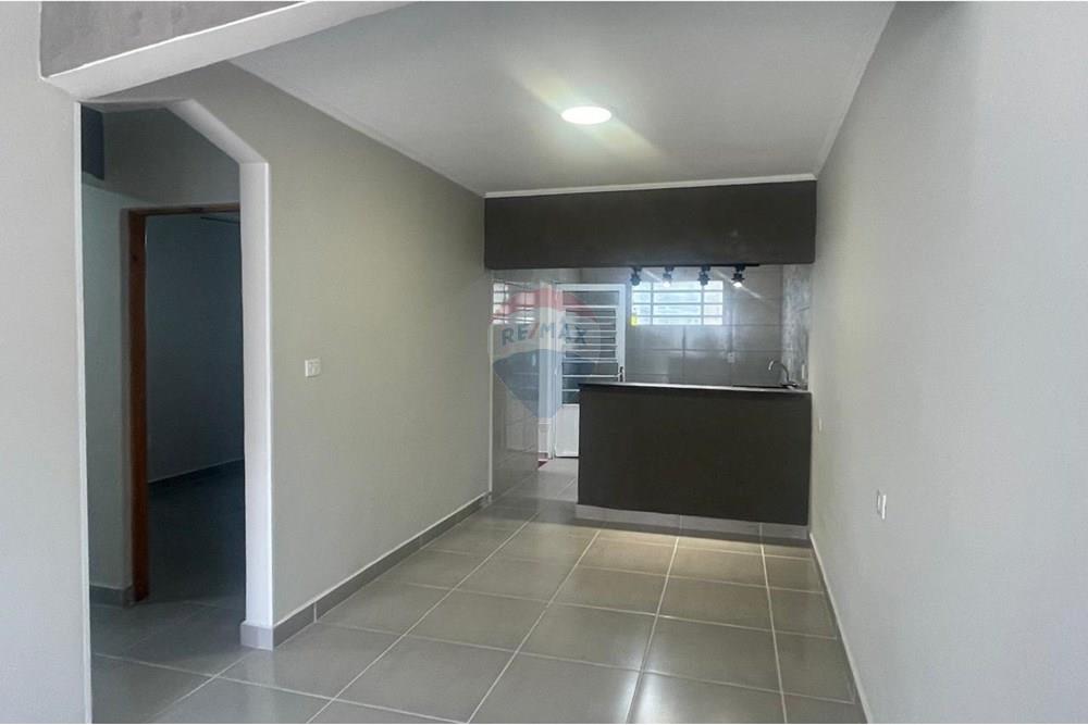 Casa para alugar com 2 quartos, 200m² - Foto 6
