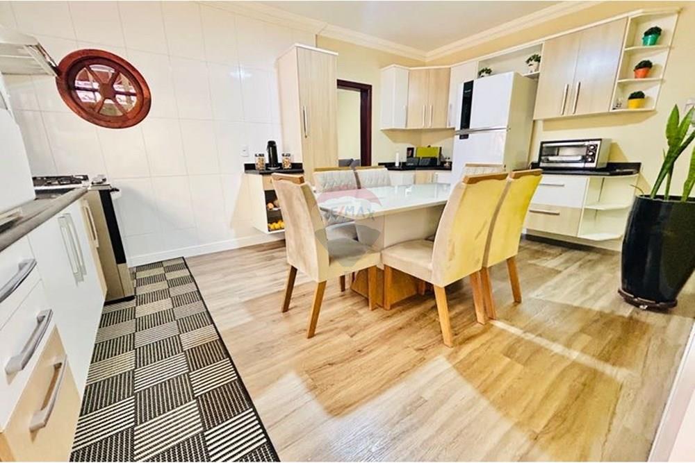 Casa à venda com 2 quartos, 156m² - Foto 1