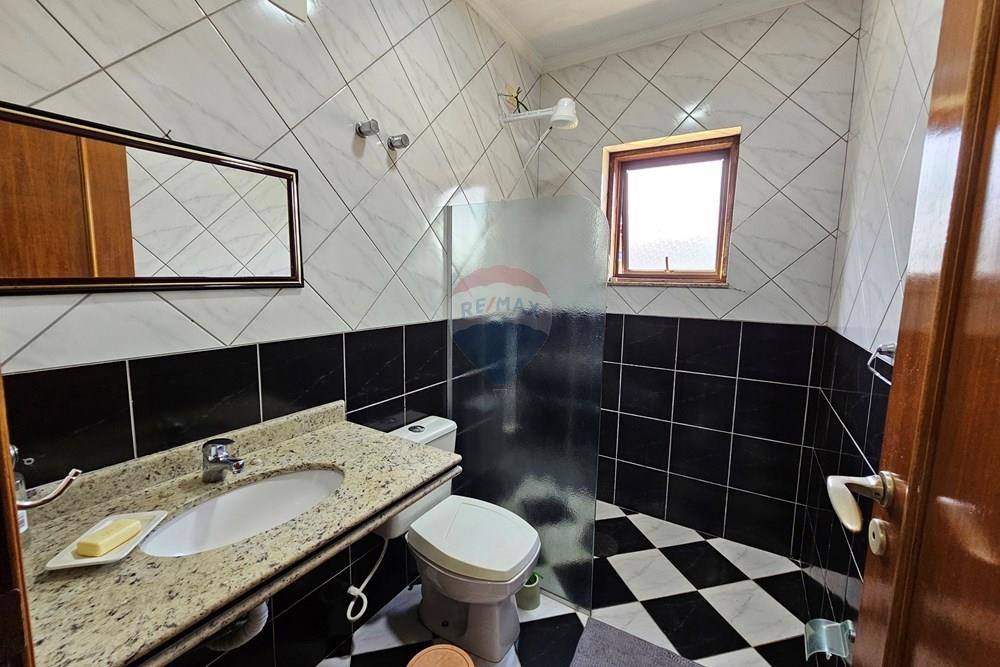 Casa de Condomínio - Venda - Mairiporã , São Paulo - banheiro preto e branco.jpeg - 631361080-2