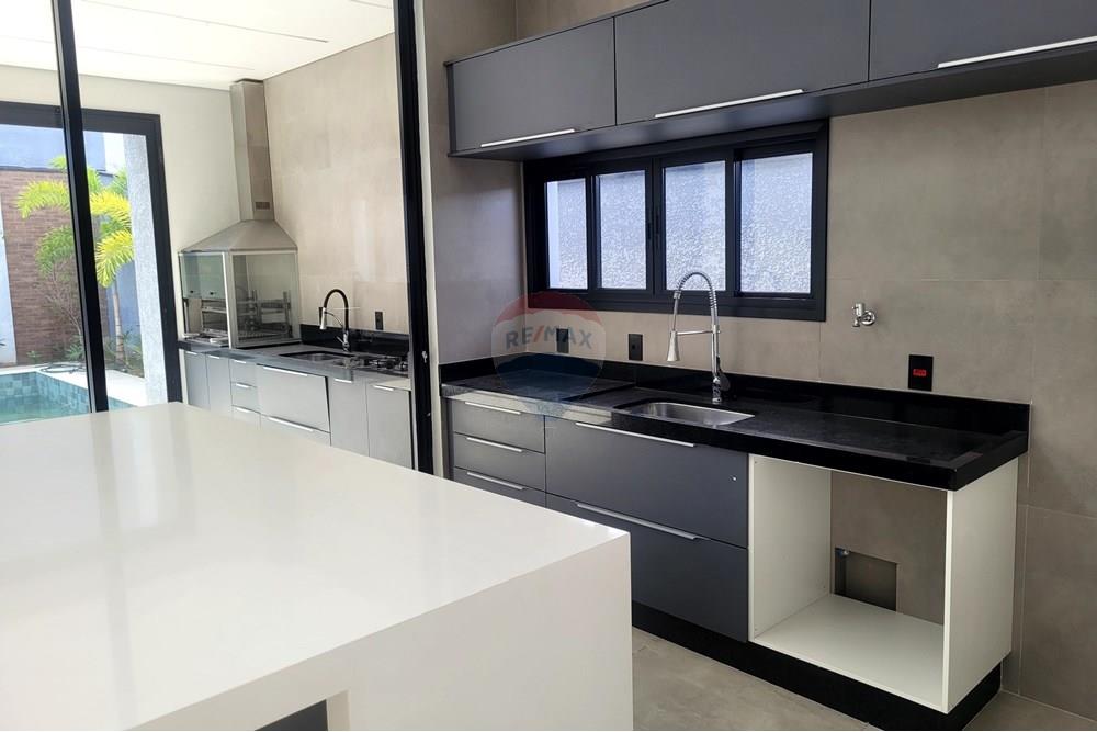Casa de Condomínio para alugar com 4 quartos, 265m² - Foto 7