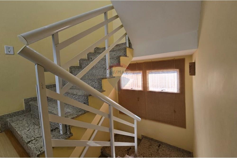 Casa - Venda - Niterói , Rio de Janeiro - Escada 1º andar.jpg - 631521036-1