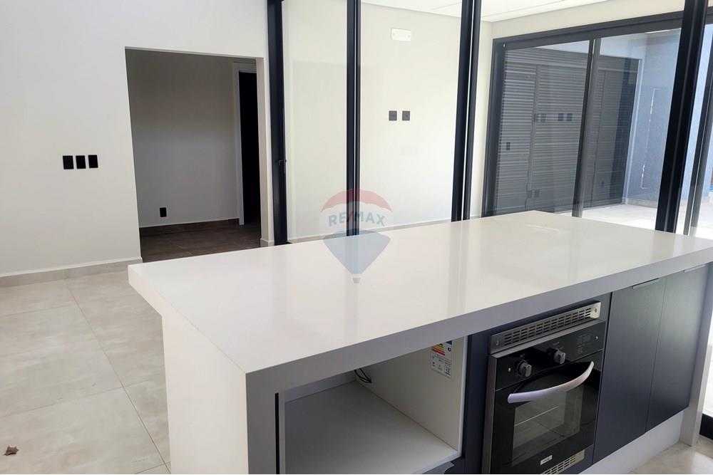 Casa de Condomínio para alugar com 4 quartos, 265m² - Foto 9