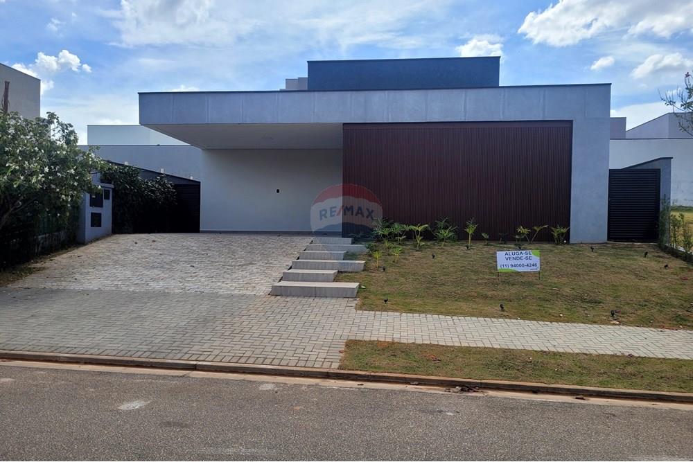 Casa de Condomínio para alugar com 4 quartos, 265m² - Foto 2
