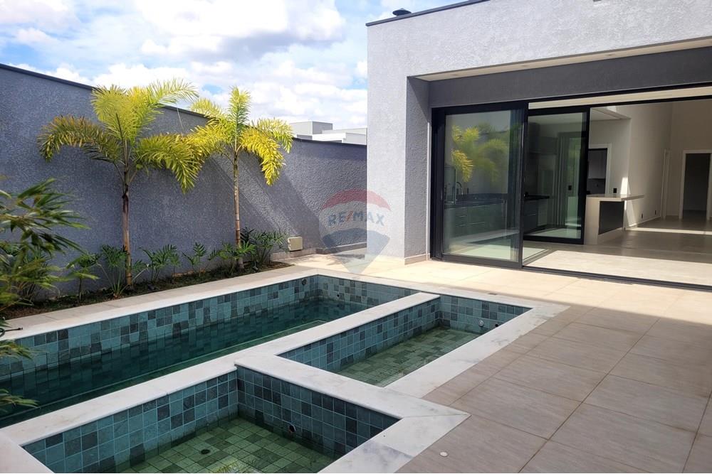 Casa de Condomínio para alugar com 4 quartos, 265m² - Foto 33