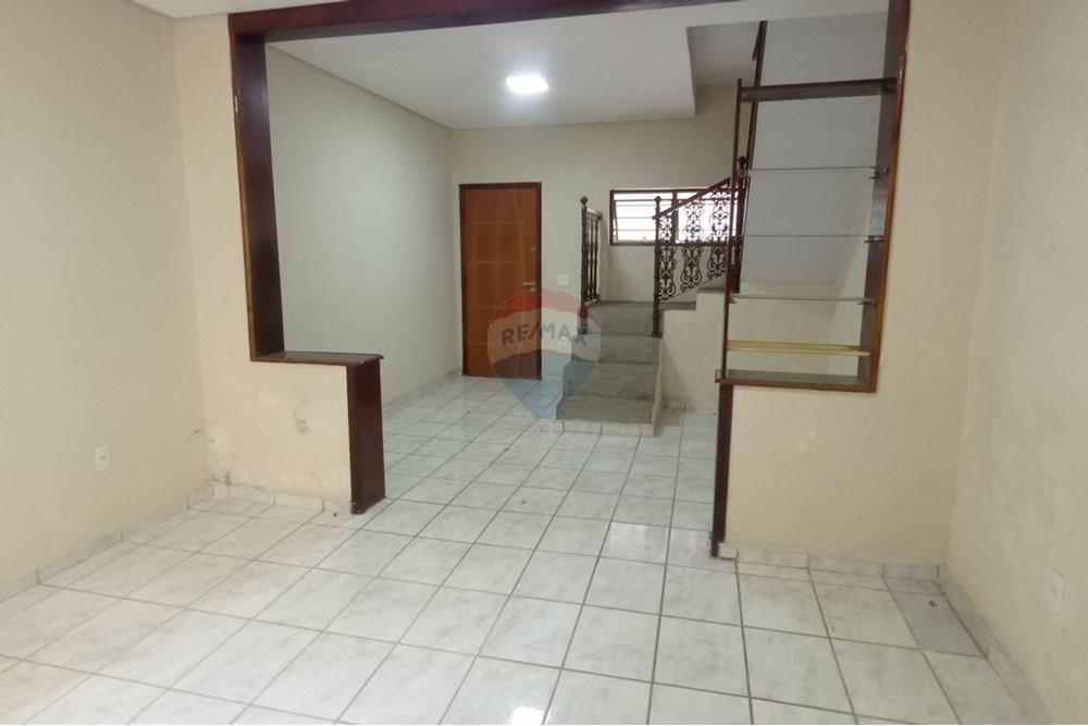 Casa à venda com 2 quartos, 156m² - Foto 3