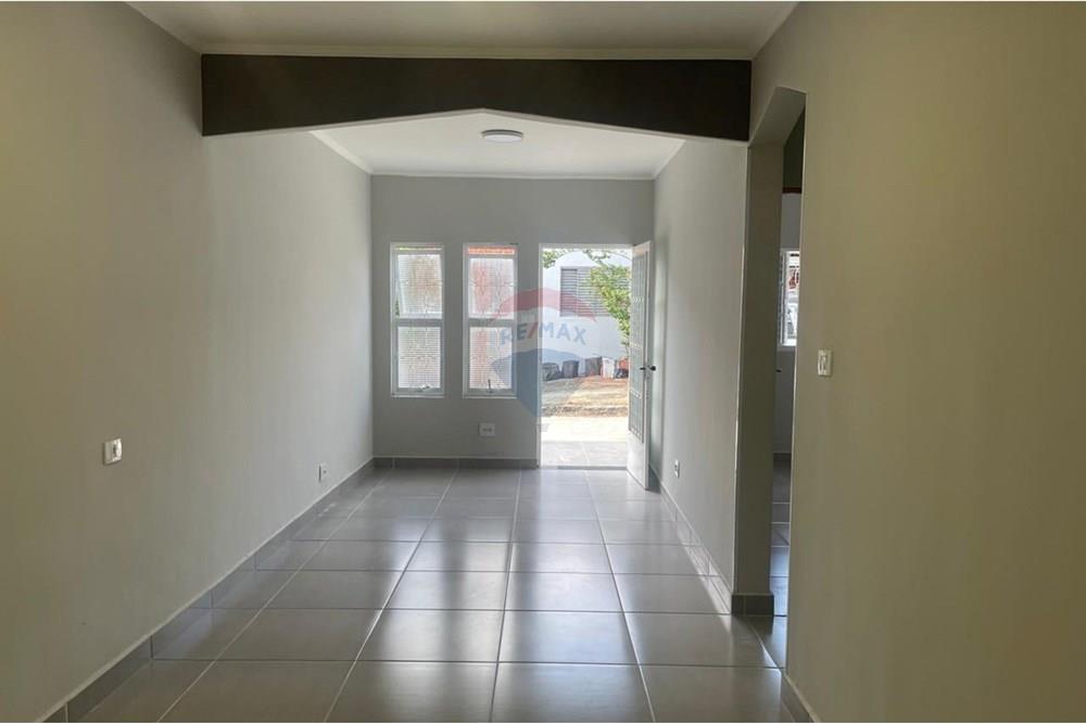 Casa para alugar com 2 quartos, 200m² - Foto 3