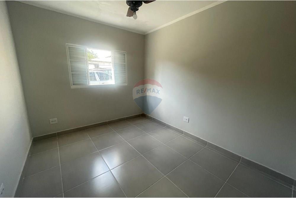 Casa para alugar com 2 quartos, 200m² - Foto 15