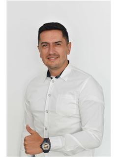 Agente Inmobiliario - Juan Carlos Mora Suarez - RE/MAX ONE