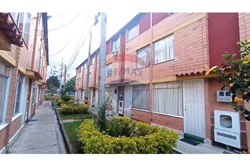 Venta-Casa -Pinos de Lombardia  - Bogotá, Suba-660121137-73