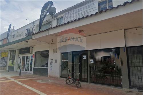 Prodamo-Poslovno-trgovski objekt-Calle 127 # 20-35  - Santa Bárbara  - Bogotá, Usaquén-660121135-375