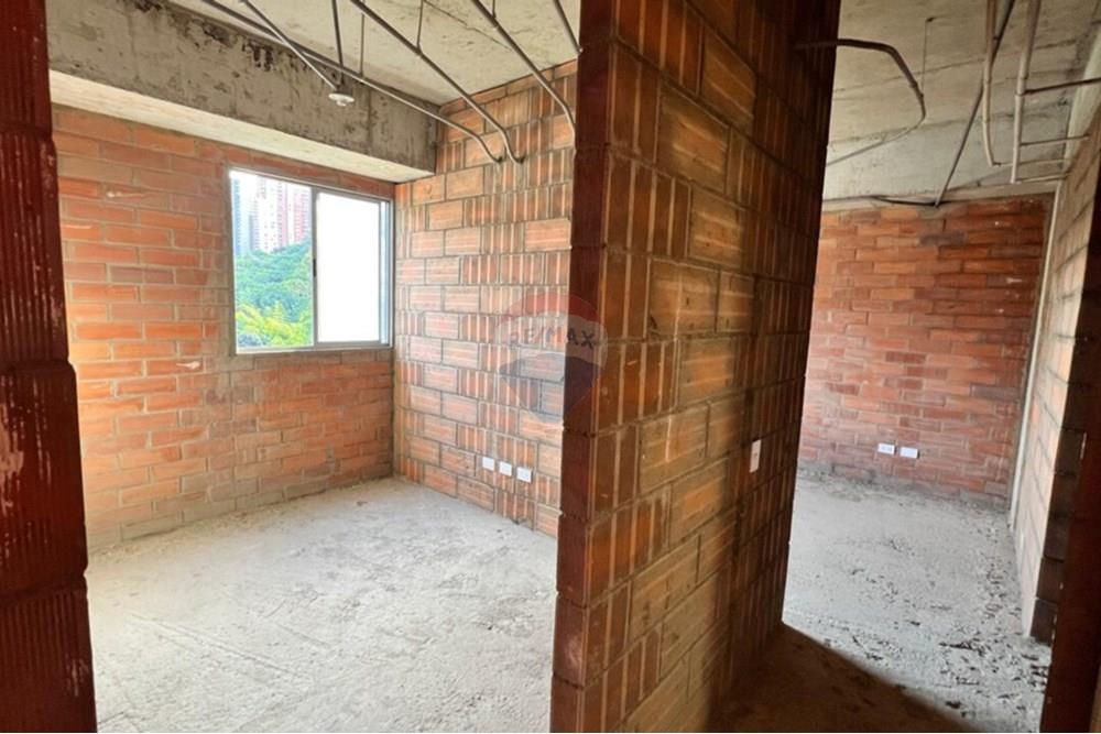 Residential - Condo/Apartment - Antioquia, Bello - CO - ingreso cuartos obra gris.jpg - 660471155-245