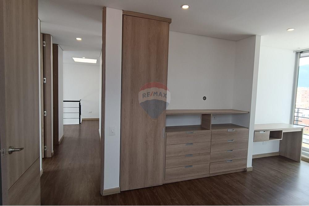 Residential - Condo/Apartment - Bogotá, Usaquén - CO - F.23 ALCOBA PRONCIPAL.jpg - 660321058-216