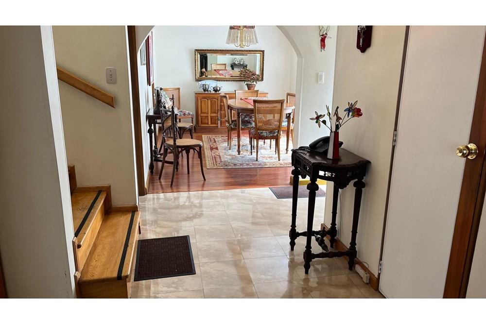 住宅 - 独立式 - Bogotá, Usaquén - CO - COMEDOR ESCALERA.jpeg - 660481001-231