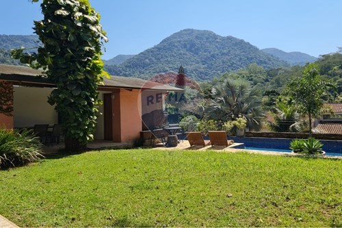 Casa Diferenciada em Vargem Grande com Vista para as Montanhas