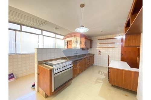 Apartamento à venda com 4 quartos, 186m² - Foto 1