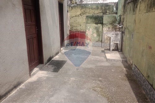 Venda-Casa-Rua José Maria de Abreu , 340  - começa na Rua Piraquara  - Realengo , Rio de Janeiro , Rio de Janeiro , 21755260-680331021-87