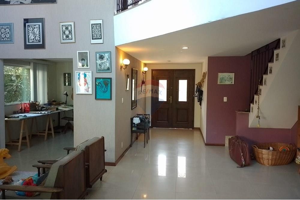 Casa de Condomínio à venda com 4 quartos, 244m² - Foto 1